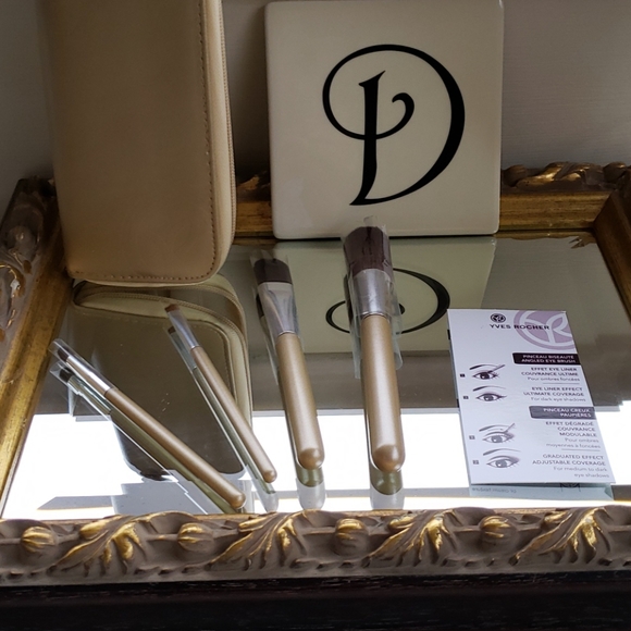 Yves Rocher Makeup Brush 5 Piece Bundle w/ Travel Case NWT - Picture 2 of 7